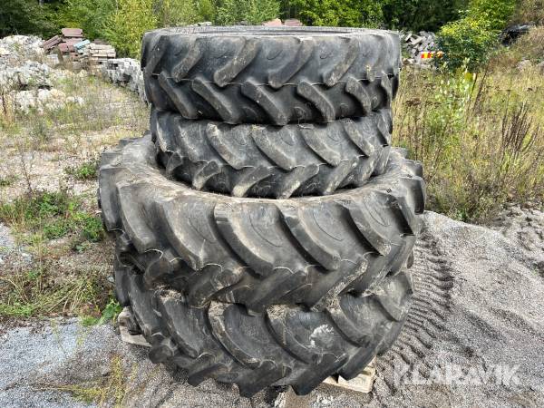 Traktordäck 280/85 R24 / 420/85 R30 4 st