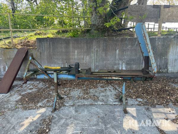 Traktordriven vedklyv Dal-Bo BK-1100