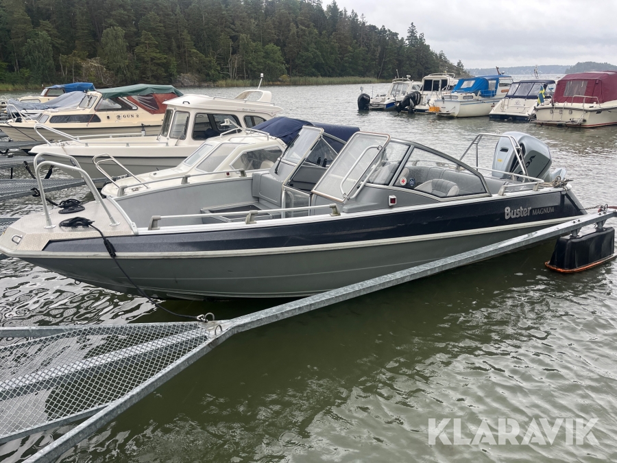Motorbåt Buster Magnum