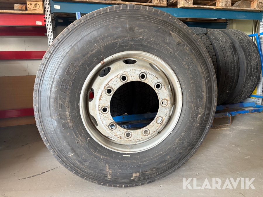Dubbdäck till lastbil Bridgestone 315/80R 22.6 2 st