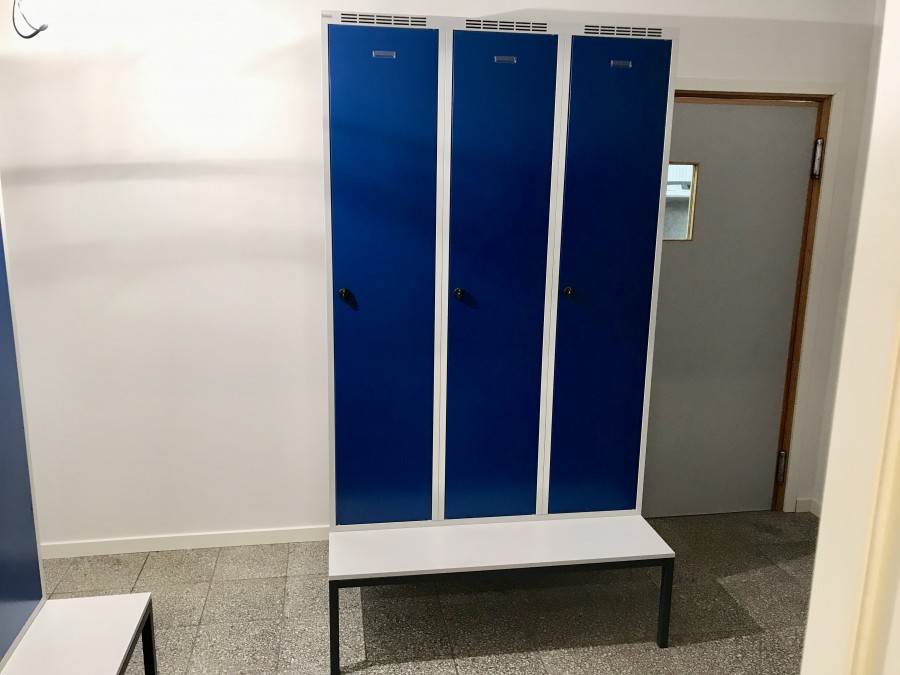 Omklädningsskåp med bänk 