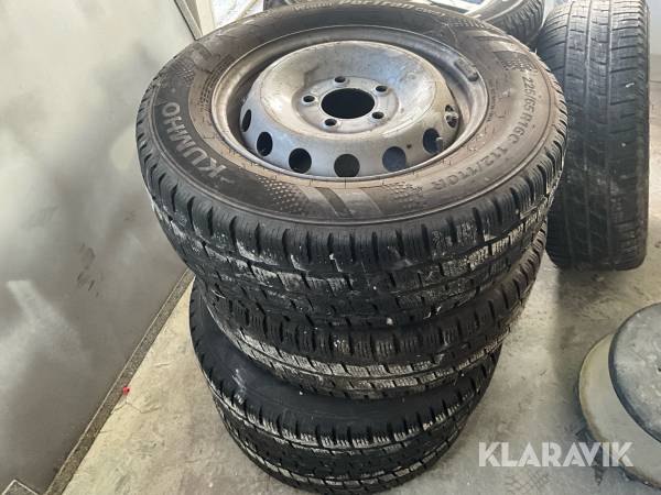 C-däck Kumho WinTer PorTran 225/65-16C på fälg