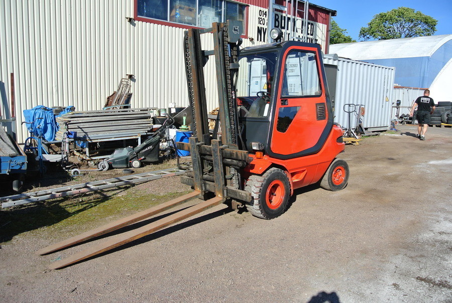 Dieseltruck m långa gafflar