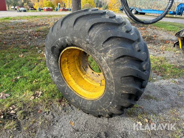 Däck med fälg till skotare