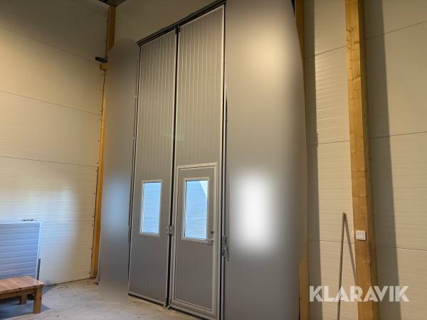 Portar Prido två mittendelar med en gångdörr