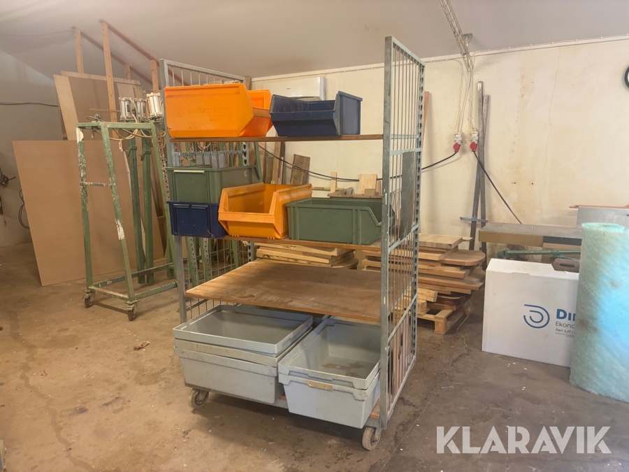 Vagn med diverse backar