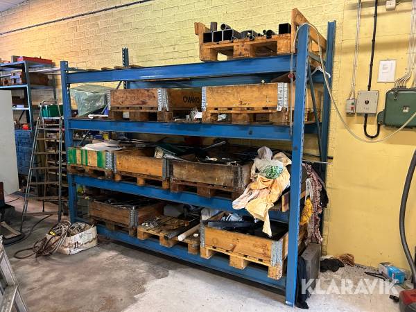 Materialställ med metallmaterial