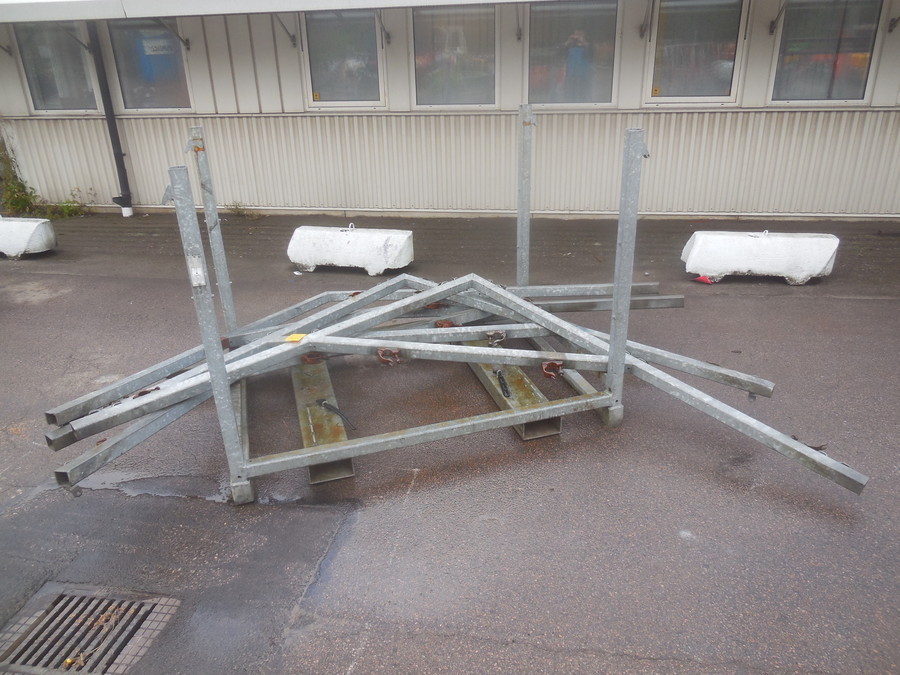 GALVADE VINKELSTAG & KORG MED GAFFELFICKOR