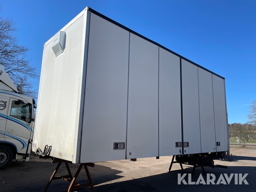 Skåp till lastbil Pls Rydaholm med bakgavellyft och öppningsbar långsida