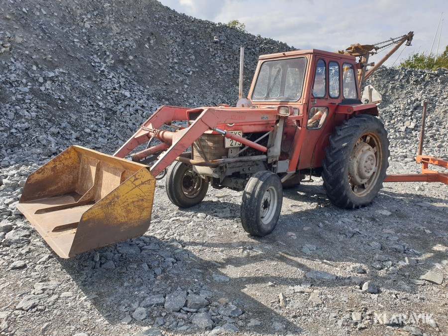 Traktor Massey Ferguson med vajerkran & timmervagn