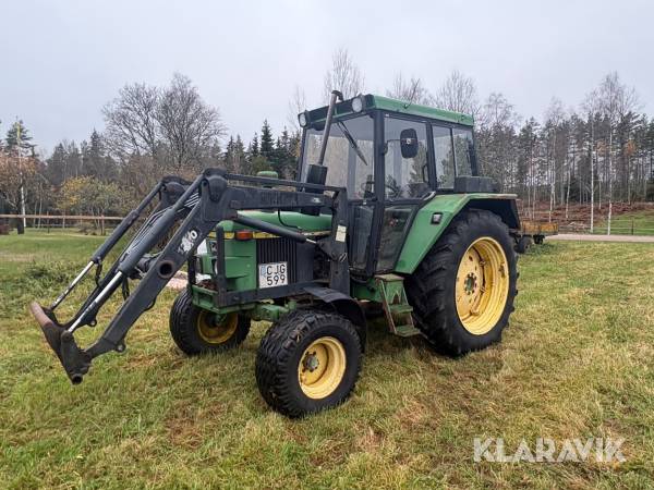 Traktor John Deere 2130 med lastare