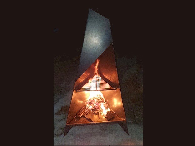 Vedeldad utespis av korténplåt