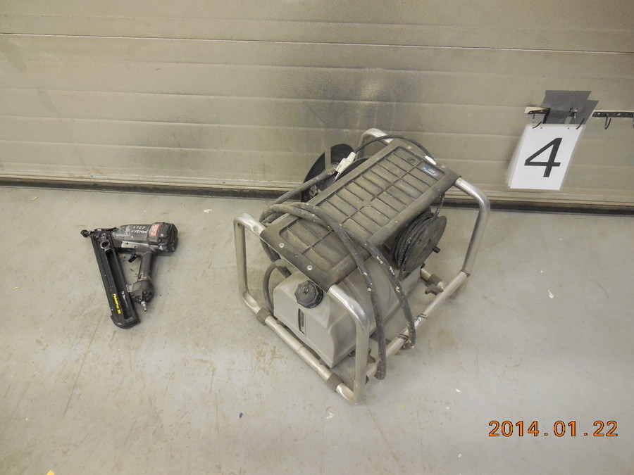 TAPETÅNGARE & SPIKPISTOL LUFT säljes om ett parti!