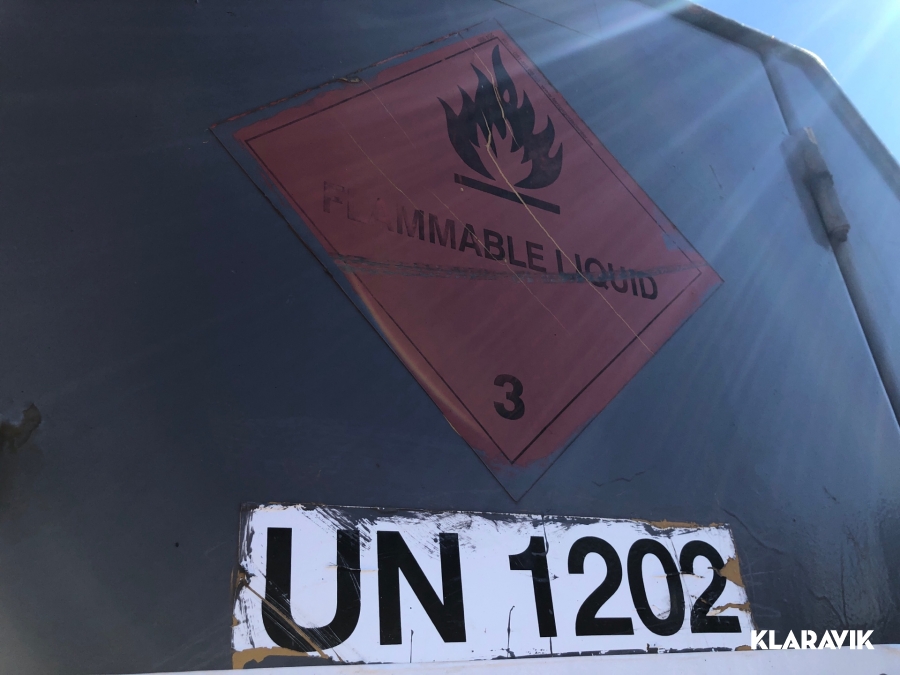 Klaravik Auktioner | Bränsletank Färmartanken UN1202 1000L