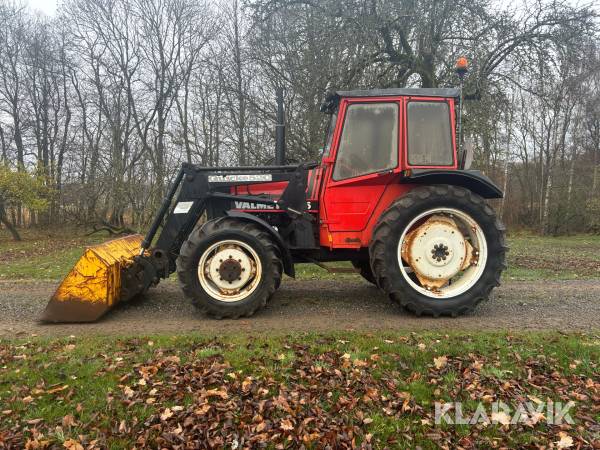 Traktor Valmet 405 med frontlastare och skopa