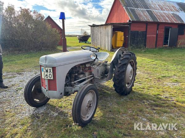 Veterantraktor Massey Ferguson Grålle