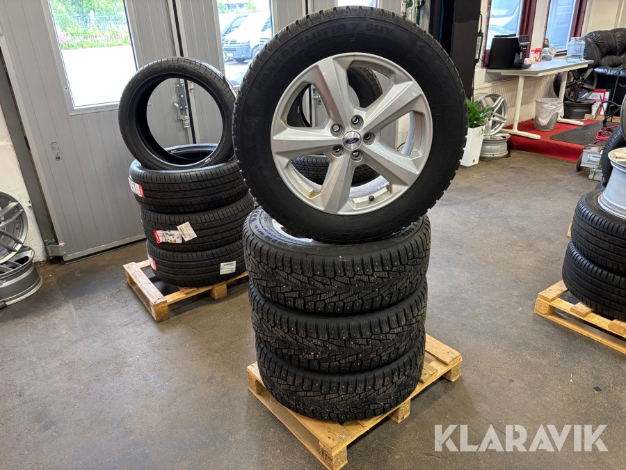 Däck med Fordfälgar Nokian Hakkapeliitta 7 235/60-18 4st
