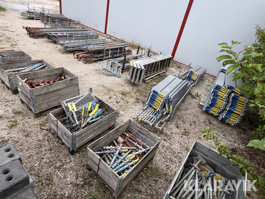 Parti med byggställning Haki
