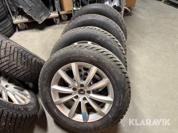 Personbilsdäck på fälg Goodyear Ultra Grip SuV.4X4
