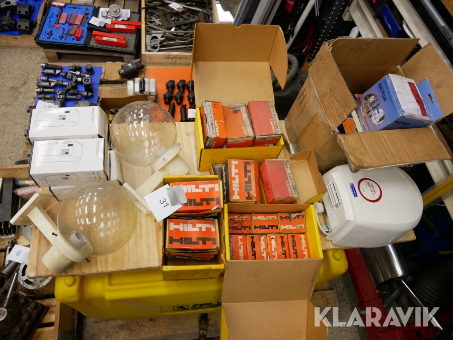 Diverse tillbehör och spik