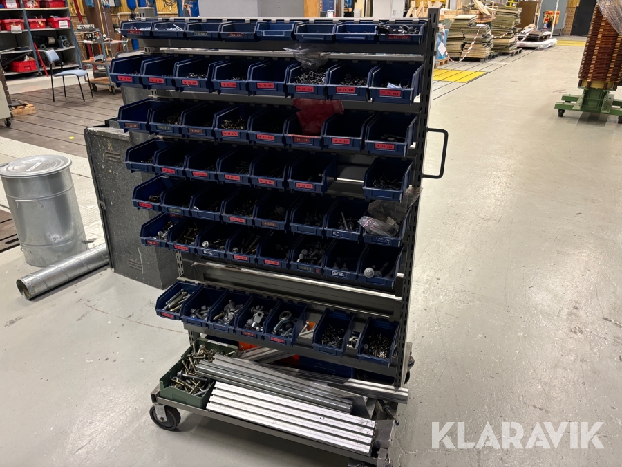 Sortimenthylla på hjul, med inventarier