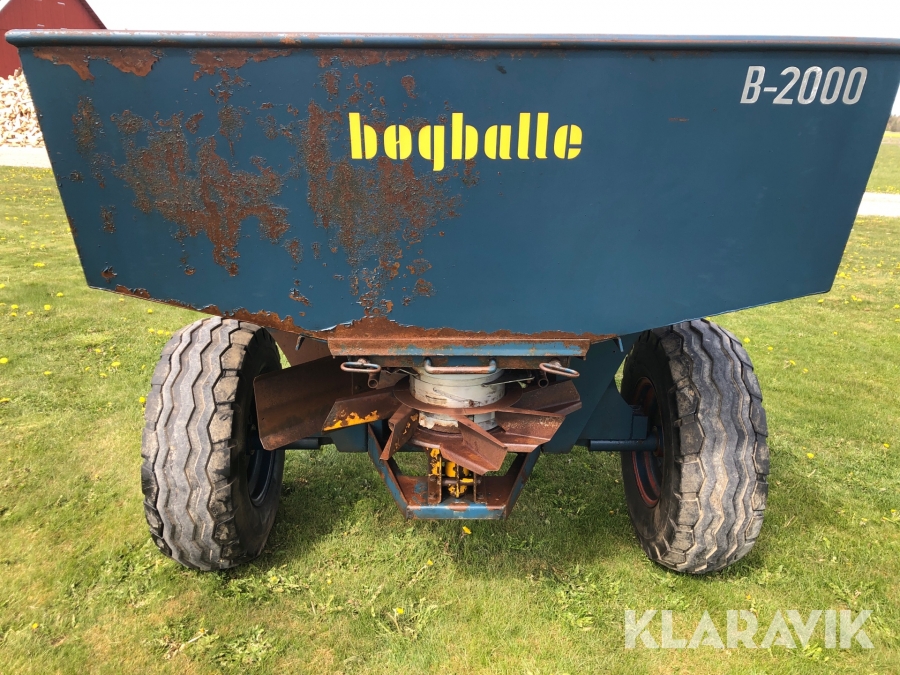 Klaravik Auktioner | Konstgödselspridare Bogballe B 2000