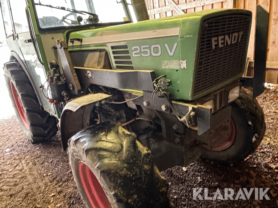 Traktor Fendt 250 V med Trima frontlastare
