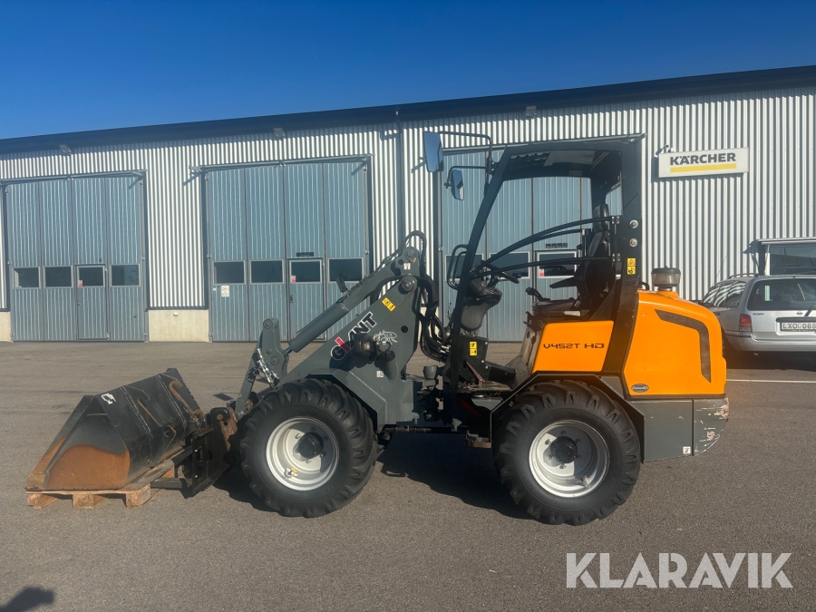Kompaktlastare Giant V452T HD med gafflar och skopa