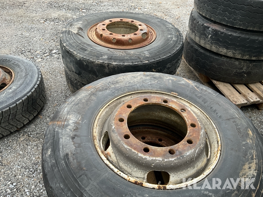 Fälgar 4 st med däck