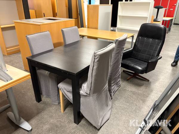 Matsalsbord med 4 st stolar och fåtölj