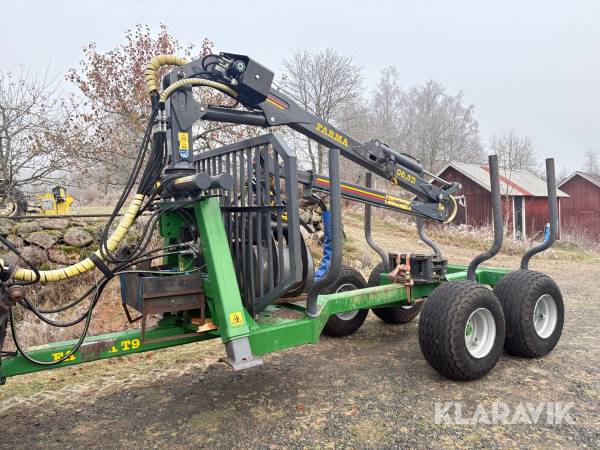 Skogsvagn Farma T9 med kran och 2 gripar