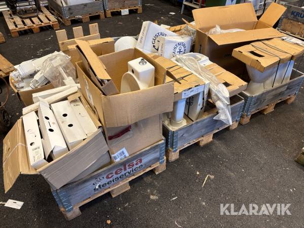 Parti med diverse WC tillbehör