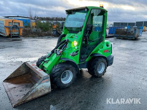 Redskapsbärare Avant 528 optidrive med 3 st redskap