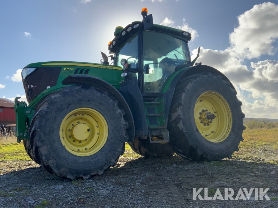 Traktor John Deere 6210R
