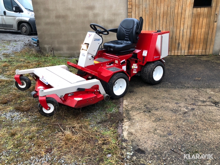 Redskapsbärare Ventrac 3200 med klippdäck och lövblås