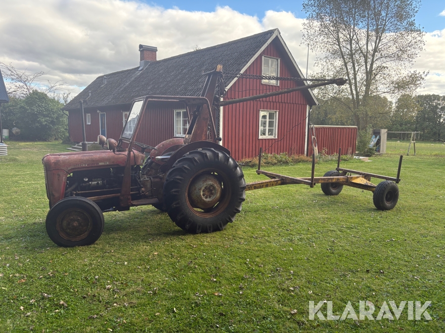 Traktor Massey Ferguson 35 med vajerkran och skogkärra