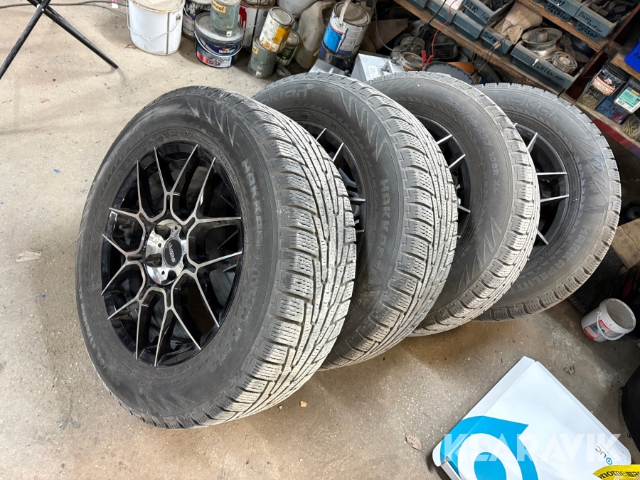 Kompletta vinterhjul ABS Nokian Hakkapelitta 235/65R17 108R xl variabelt bultnönster 5-bult