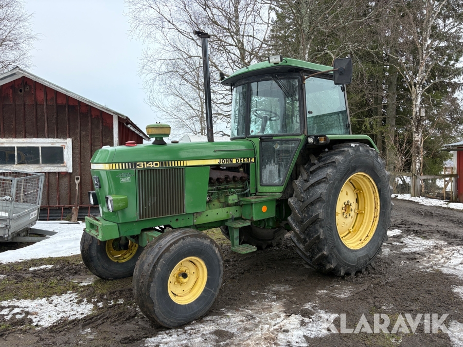Traktor John Deere 3140