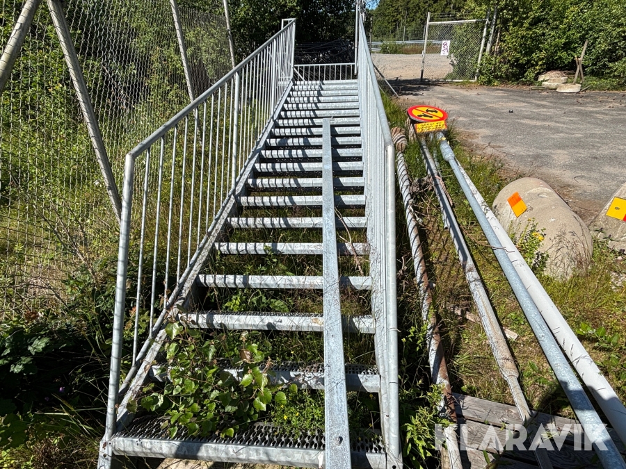 Trappa med plattform Trident 19 steg galvat