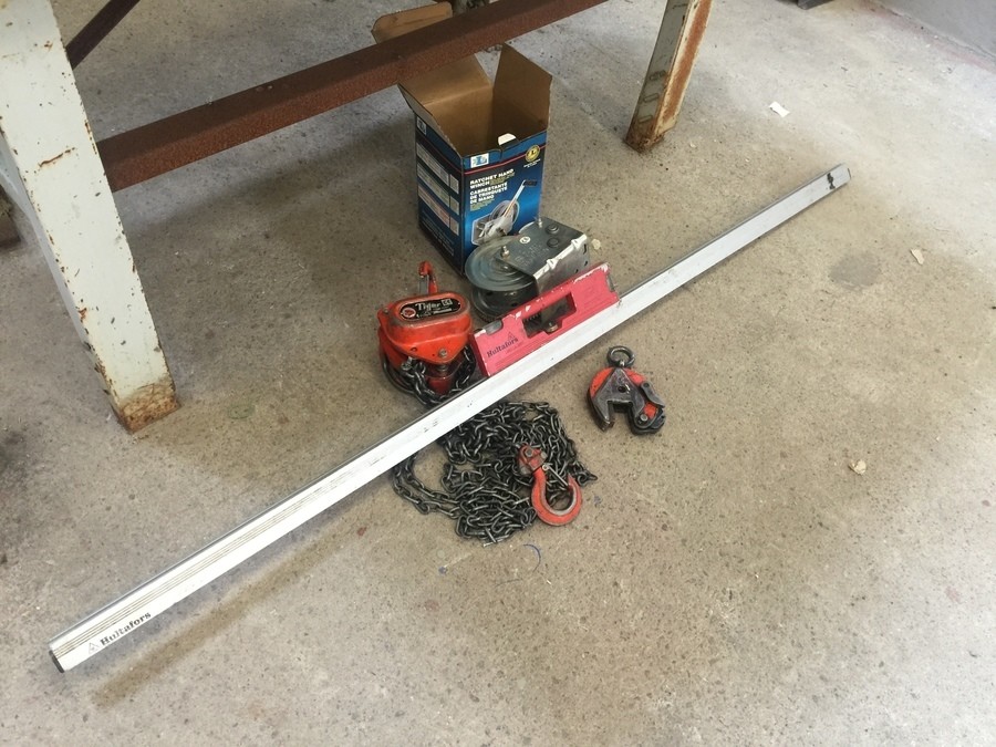 Paket med lyftblock, vinsch, skena och plåthandske