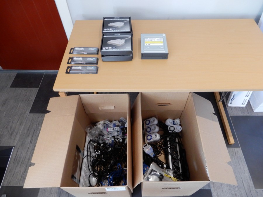 Div. data och eltillbehör