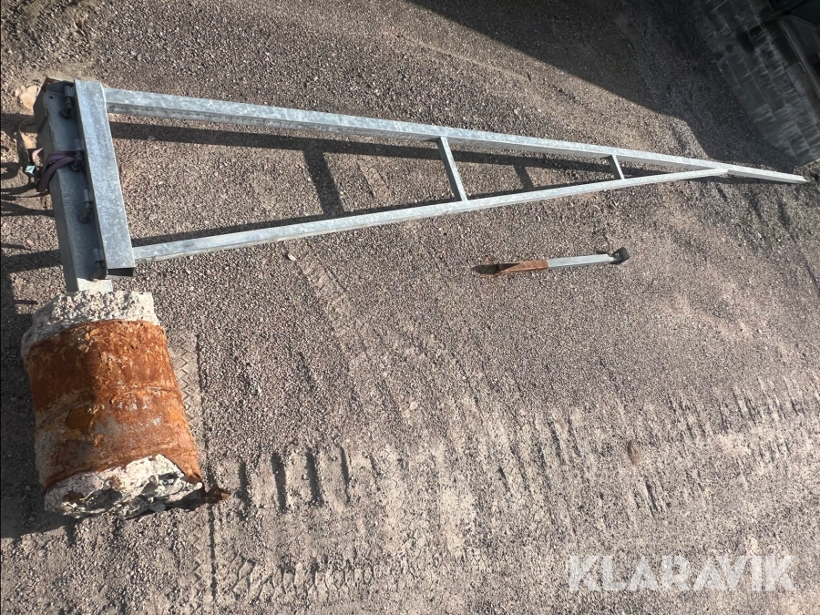 Vägbom med fundament 11m