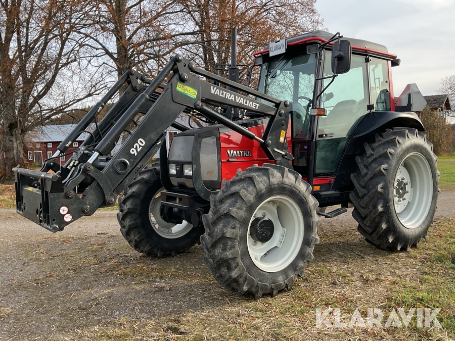 Traktor Valtra 700-4 med lastare 