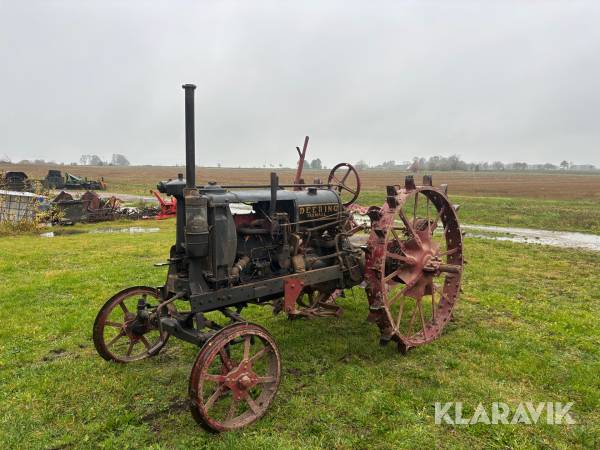 Veterantraktor McCormick-Deering Farmall F-12