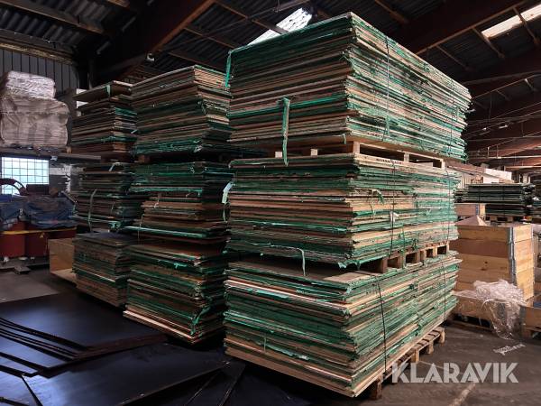 Plywood ca 1200 m2, 9 pallar