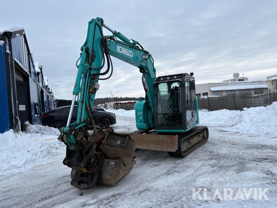 Grävmaskin Kobelco SK75SR med rototilt och skoppaket