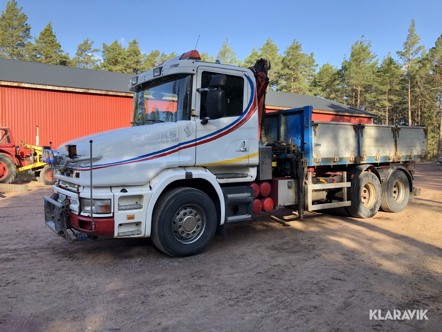 Lastbil Scania T124 med tippflak och radiostyrd kran
