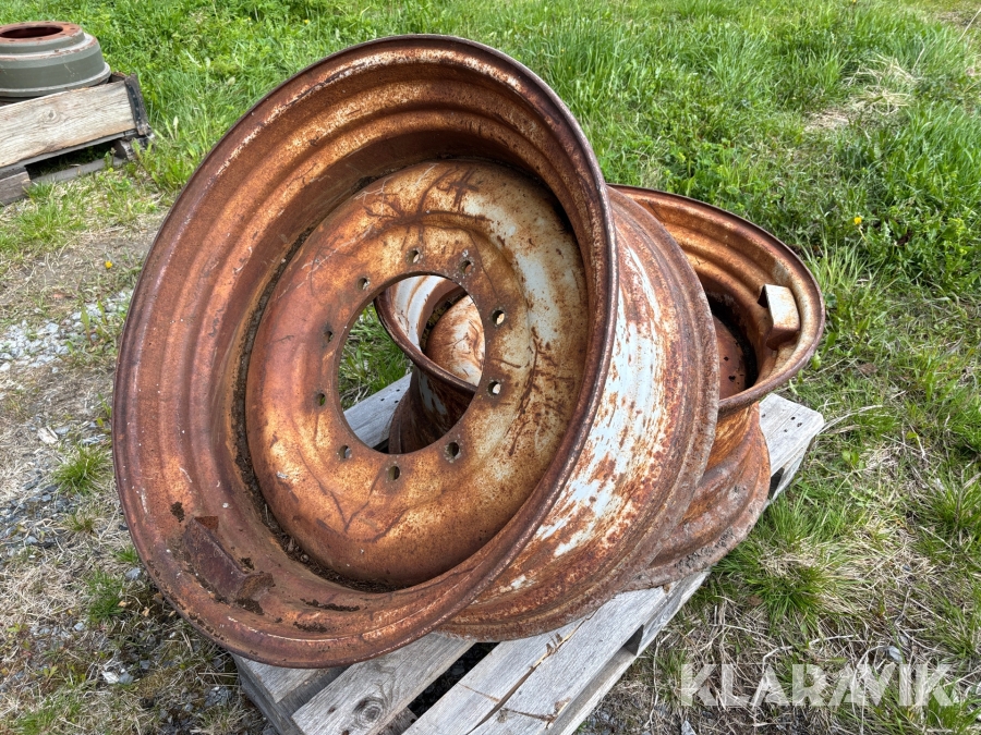 Fälgar till Ford/New Holland 8970 30