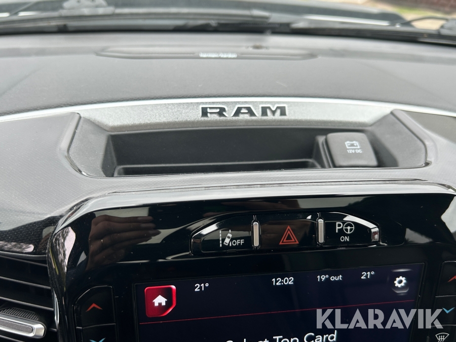 Pickup Dodge RAM 1500 Laramie Night Edition