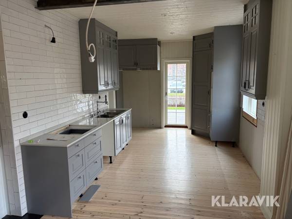 Köksskåp Vedumskök med bänkskiva